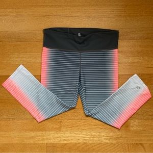 GapFit gFast Striped Gray/Coral Ombré Capri Leggings M